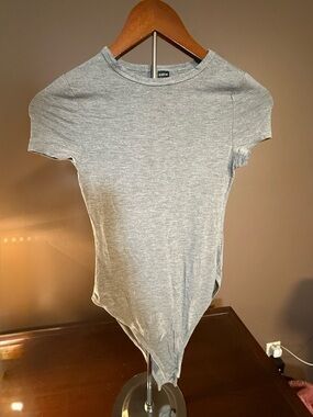 SHEIN Gray Short Sleeve Crew Neck Bodysuit